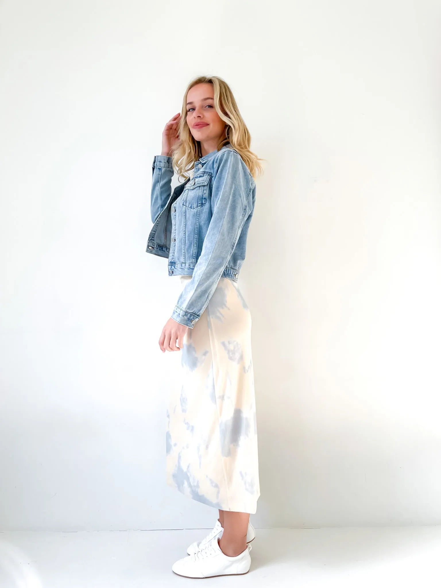 CLASSIC DENIM JACKET